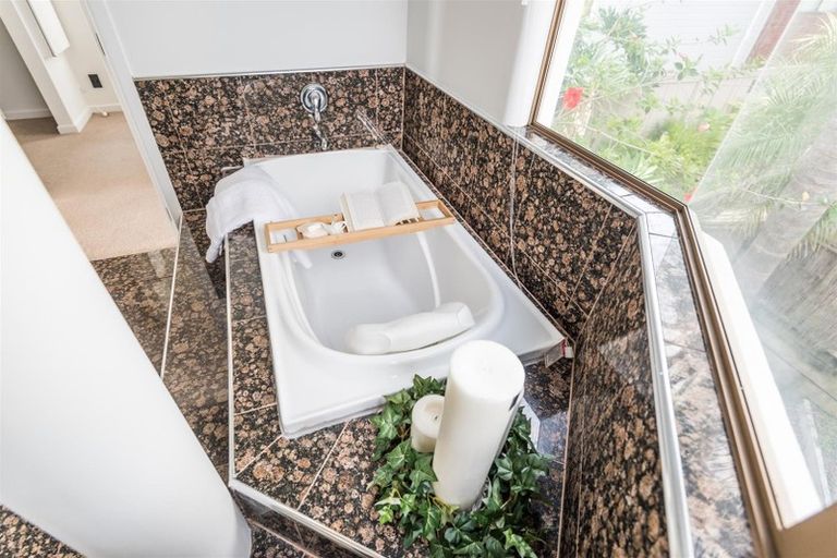 Photo of property in 6 Shepherds Road, Papakura, 2110