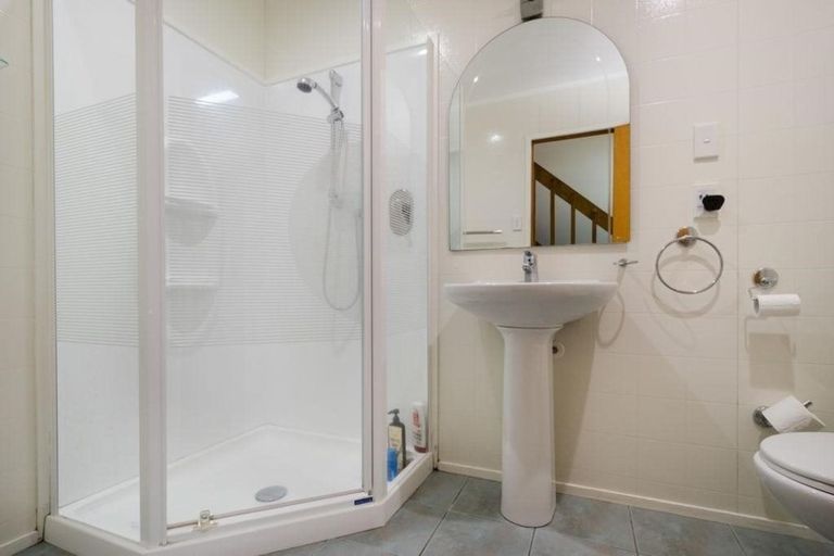 Photo of property in 53 Opanuku Road, Henderson Valley, Auckland, 0612