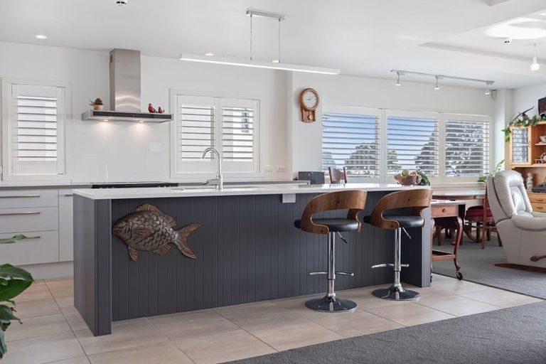 Photo of property in 1/154 Marine Parade, Mount Maunganui, 3116