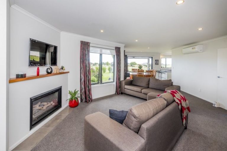 Photo of property in 9 Tullahoma Way, Ohau, Levin, 5570