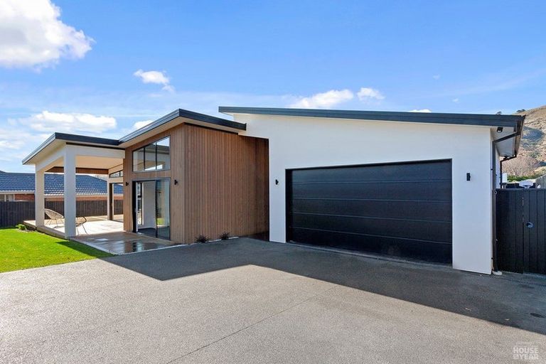 Photo of property in 72a Port Hills Road, Heathcote Valley, Christchurch, 8022