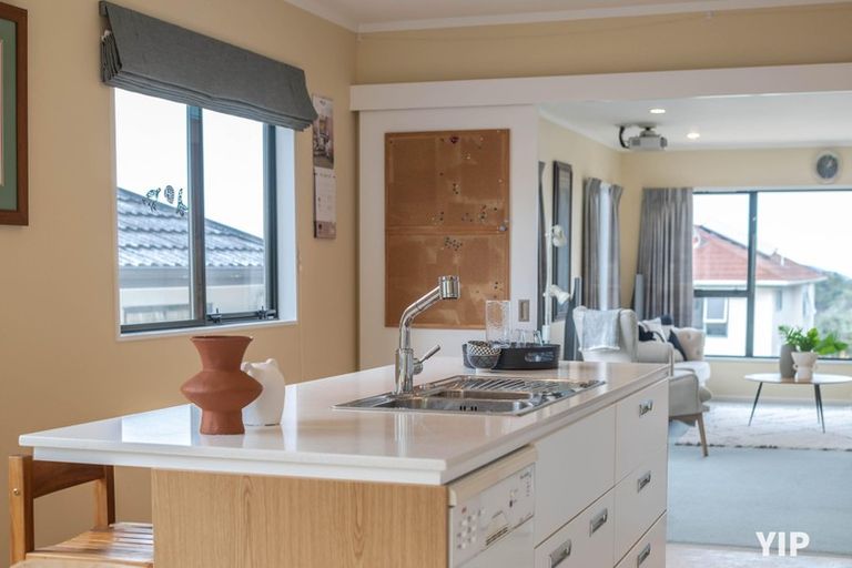 Photo of property in 4 Meadowcroft Grove, Johnsonville, Wellington, 6037