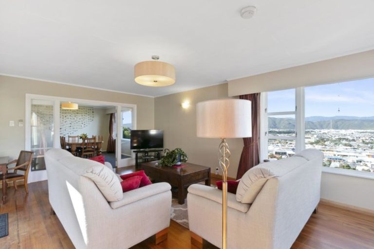 Photo of property in 31 Rakeiora Grove, Korokoro, Lower Hutt, 5012