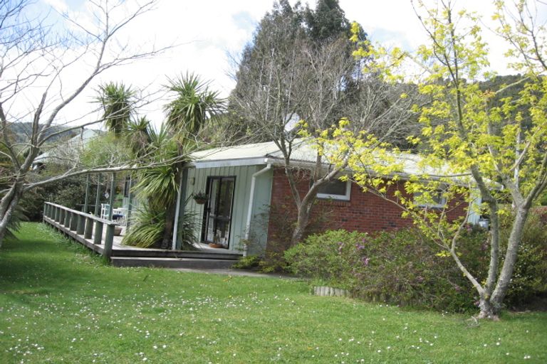 Photo of property in 2 Emery Road, Rotoiti Forest, Rotorua, 3074