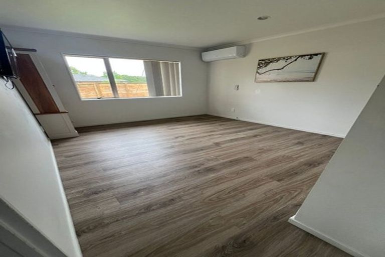 Photo of property in 9 Neesons Way, Glendene, Auckland, 0602