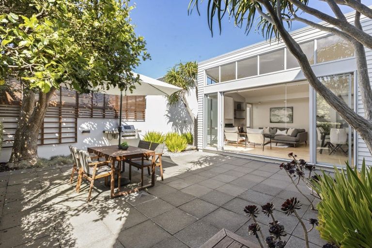 Photo of property in 10 Boardwalk Lane, Seatoun, Wellington, 6022