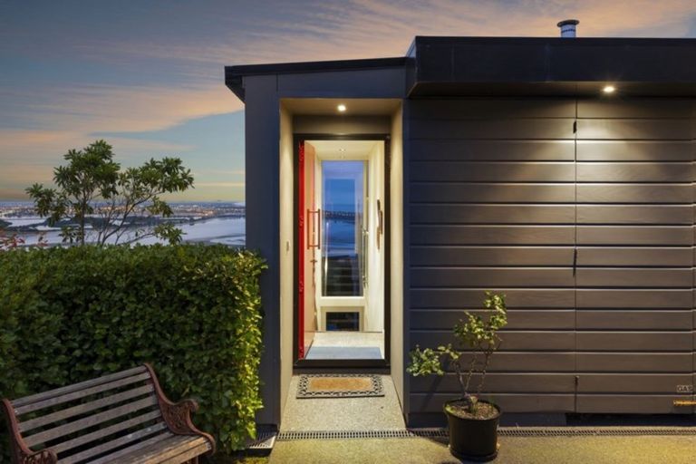 Photo of property in 2a Avery Place, Redcliffs, Christchurch, 8081