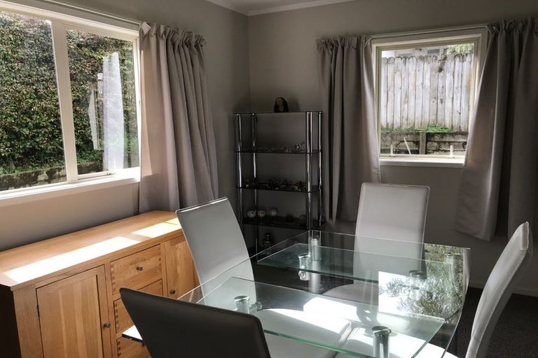 Photo of property in 2/42 Forrest Hill Road, Forrest Hill, Auckland, 0620