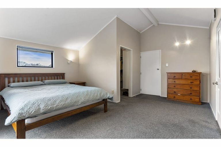 Photo of property in 19 Palmetto Place, Goodwood Heights, Auckland, 2105