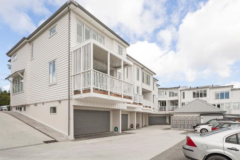 Photo of property in 9/83 Hinemoa Street, Birkenhead, Auckland, 0626