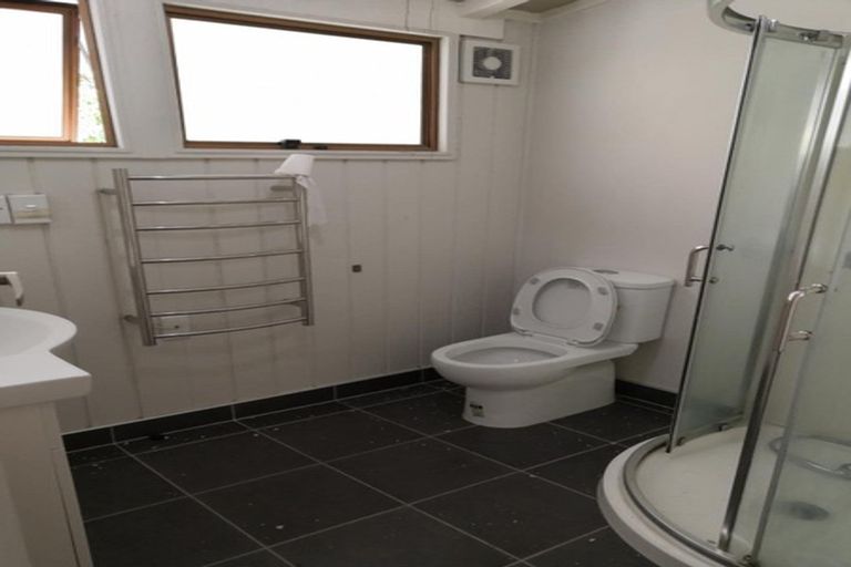 Photo of property in 18 Glenveagh Drive, Mount Roskill, Auckland, 1041