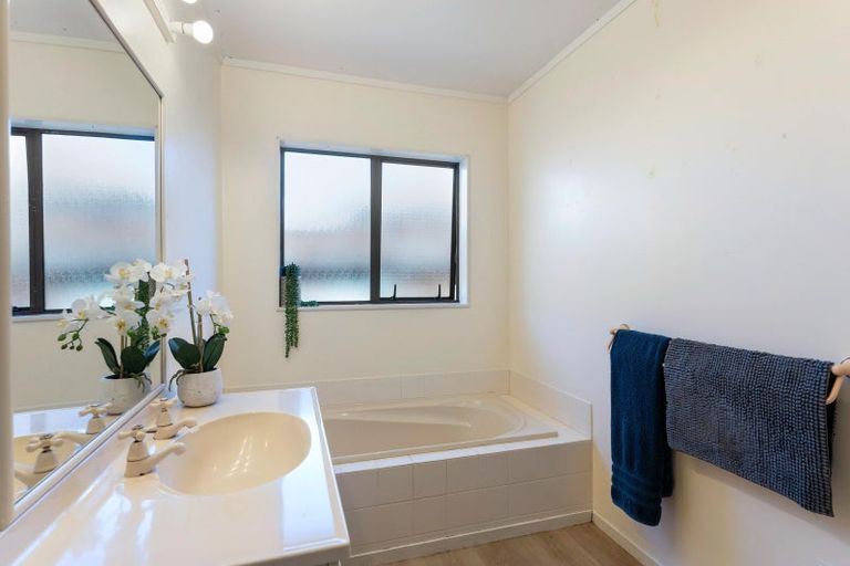 Photo of property in 19 Hadleigh Court, Paraparaumu, 5032
