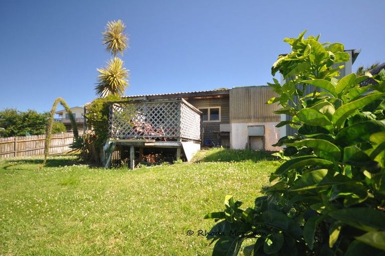 Photo of property in 32 Sandy Beach Road, Tinopai, 0593