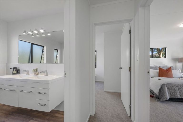 Photo of property in 12a Croydon Road, New Lynn, Auckland, 0600