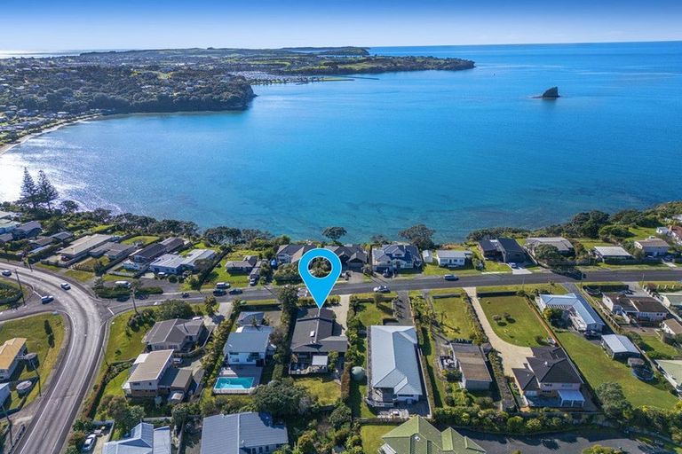 Photo of property in 88 Tiri Road, Tindalls Beach, Whangaparaoa, 0930