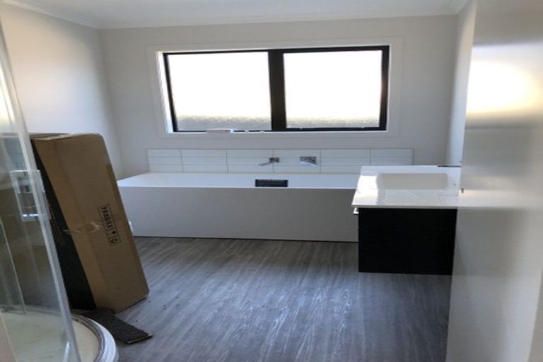 Photo of property in 42 Karearea Avenue, Kenepuru, Porirua, 5022