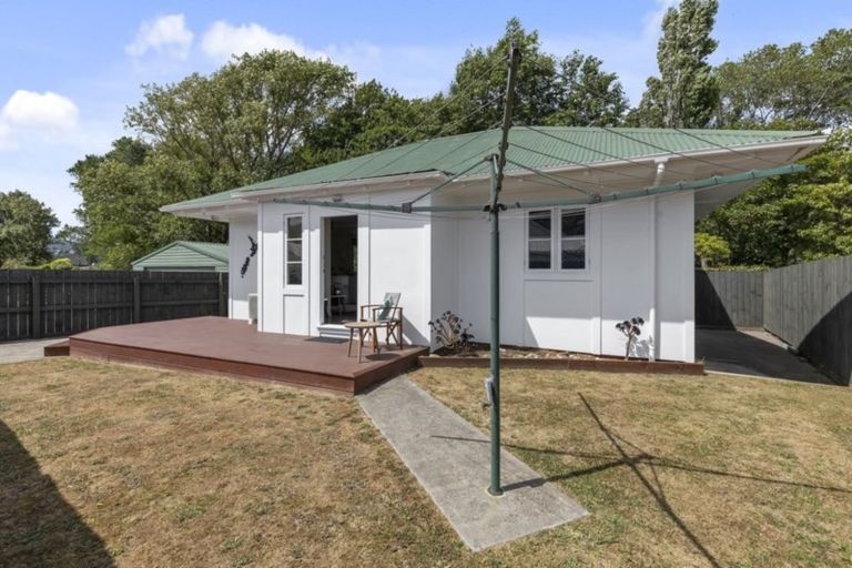 Photo of property in 18 Young Grove, Stokes Valley, Lower Hutt, 5019