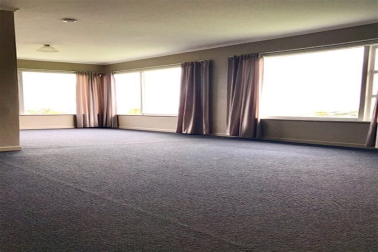 Photo of property in 53 Target Road, Totara Vale, Auckland, 0629