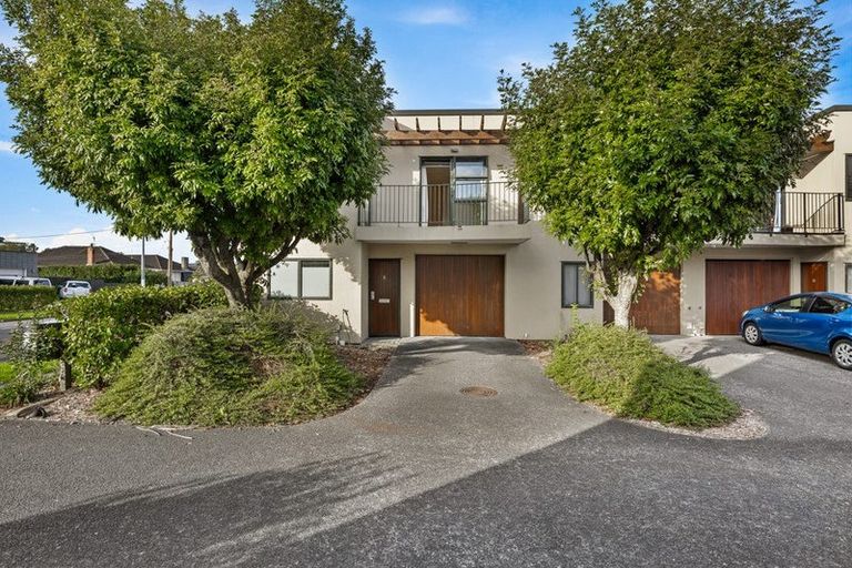 Photo of property in 8/17 Harbour View Road, Te Atatu Peninsula, Auckland, 0610