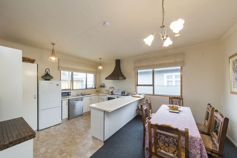 Photo of property in 9 Shamrock Street, Takaro, Palmerston North, 4412