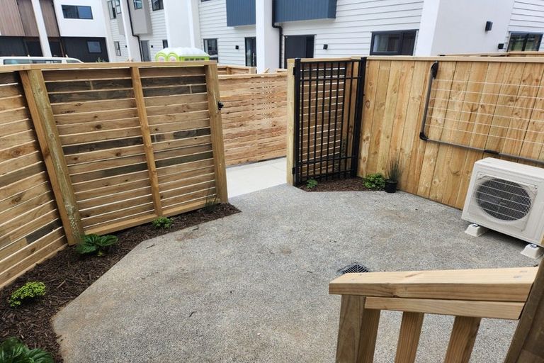 Photo of property in 4/64 Glen Road, Stokes Valley, Lower Hutt, 5019