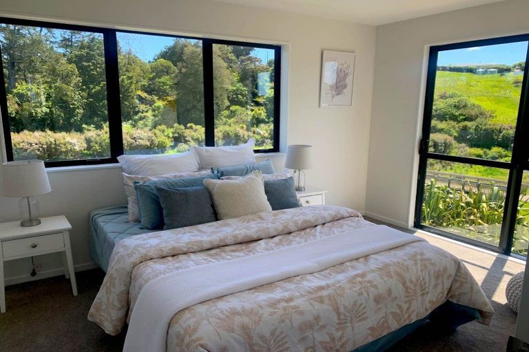 Photo of property in 7 Whawhaki Lane, Kumeu, 0810