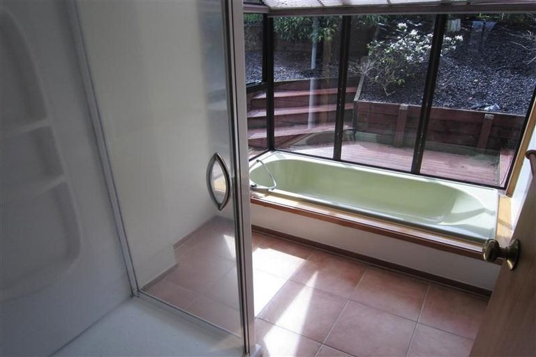 Photo of property in 53 Chelsea View Drive, Chatswood, Auckland, 0626