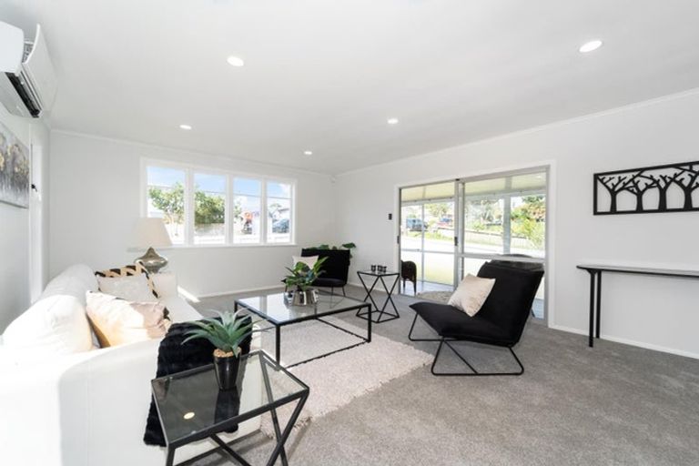 Photo of property in 37 View Road, Henderson, Auckland, 0612