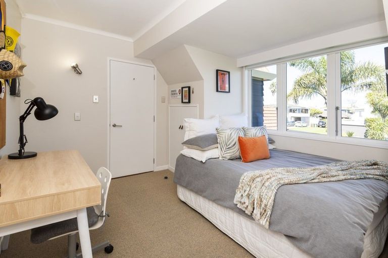 Photo of property in 14 Lynton Road, Bucklands Beach, Auckland, 2012