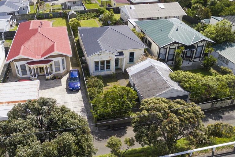 Photo of property in 142 Clyde Street, Island Bay, Wellington, 6023