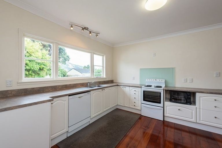 Photo of property in 41 Coates Street, Tawa, Wellington, 5028