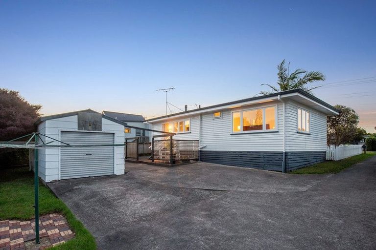 Photo of property in 9 Eskdale Road, Birkdale, Auckland, 0626