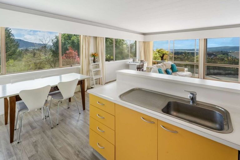 Photo of property in 6b Haratua Place, Springfield, Rotorua, 3015