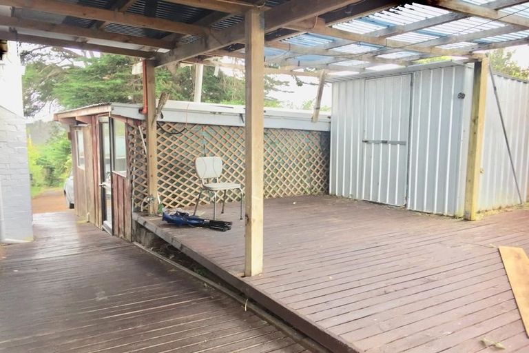 Photo of property in 18 Cliff View Drive, Green Bay, Auckland, 0604