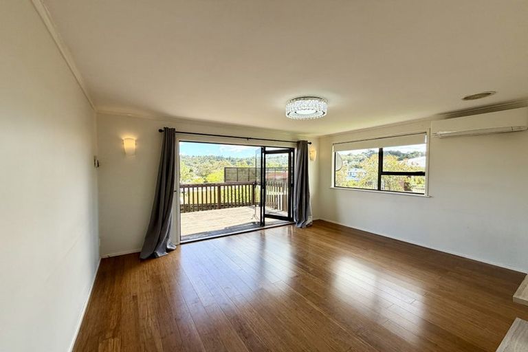 Photo of property in 55 La Rosa Street, Green Bay, Auckland, 0604