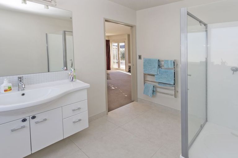 Photo of property in 38 Winston Avenue, Hokowhitu, Palmerston North, 4410