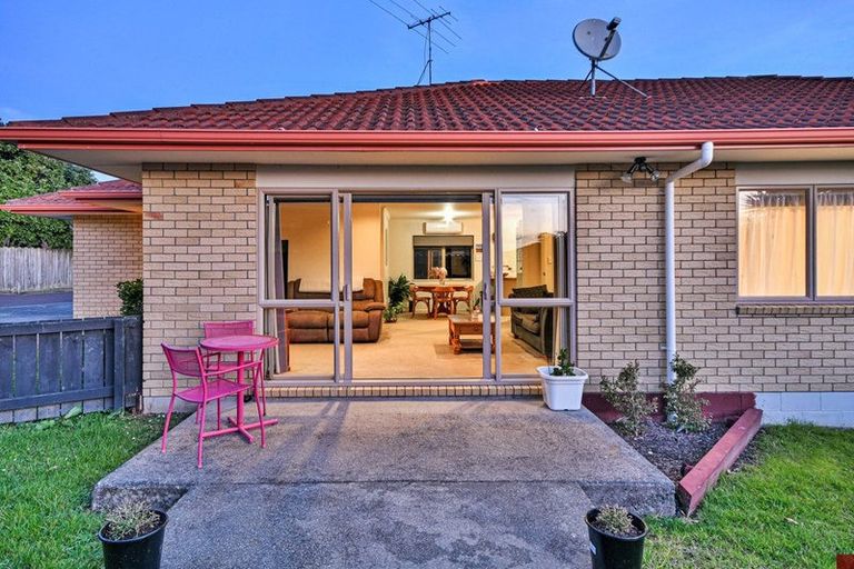 Photo of property in 22 Carisbrook Crescent, Papakura, 2110