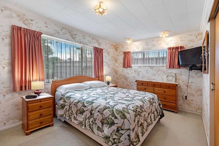 Photo of property in 43 Kentucky Way, Awapuni, Palmerston North, 4412