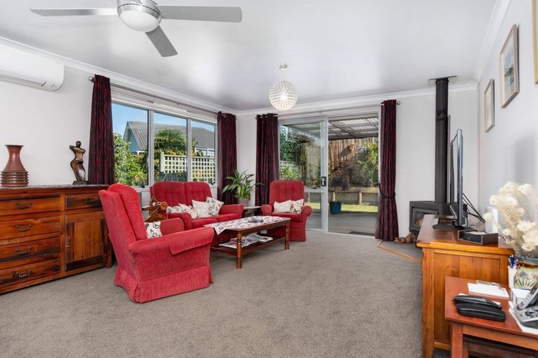 Photo of property in 5 Olive Close, Omokoroa, 3114