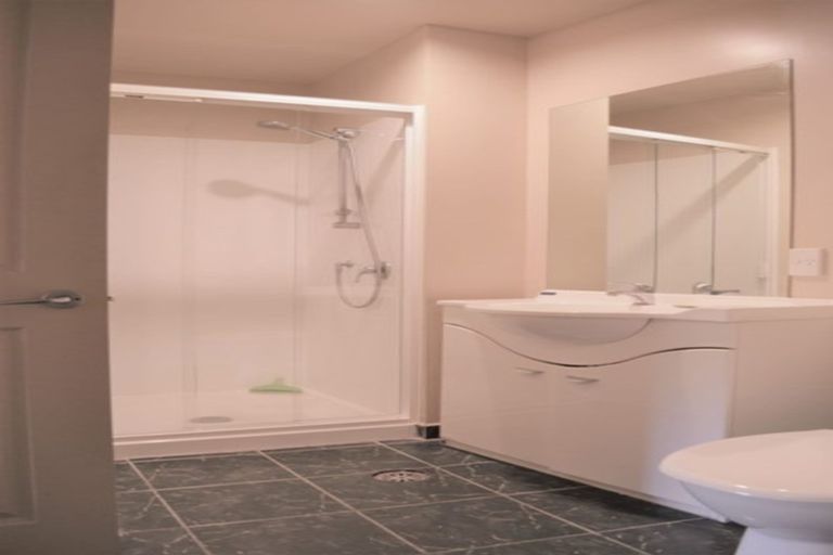 Photo of property in Atrium Apartments, 2q/154 The Terrace, Wellington Central, Wellington, 6011