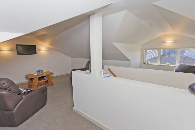 Photo of property in 38 Winston Avenue, Hokowhitu, Palmerston North, 4410