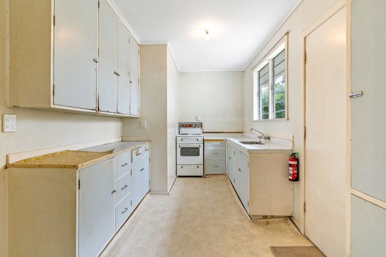 Photo of property in 143 Edmonton Road, Te Atatu South, Auckland, 0610