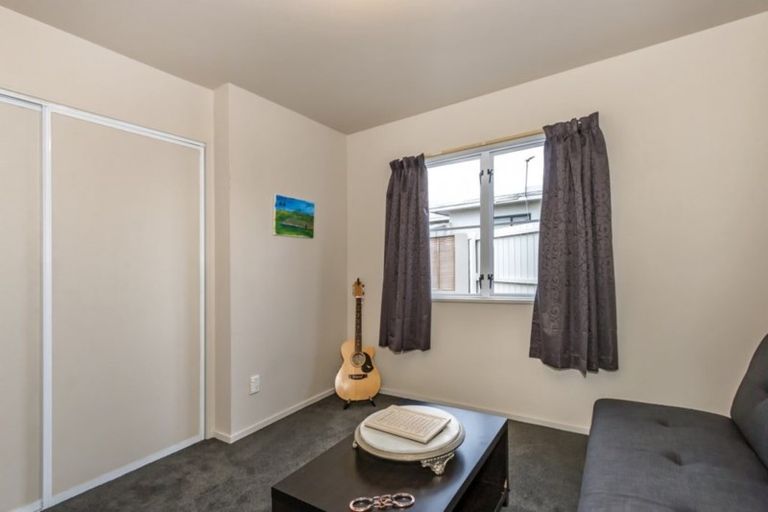Photo of property in 2/4 Morrison Avenue, Northcote, Christchurch, 8052