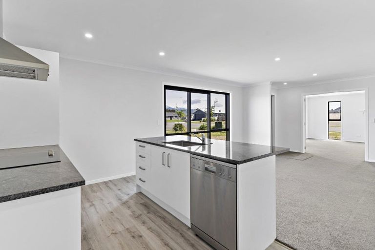 Photo of property in 5 Fantail Avenue, Carterton, 5713