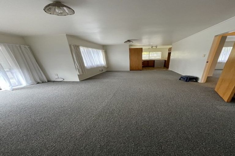 Photo of property in 1/9 Bass Street, West Harbour, Auckland, 0618