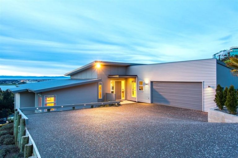 Photo of property in 4 Saint Remy Lane, Redcliffs, Christchurch, 8081