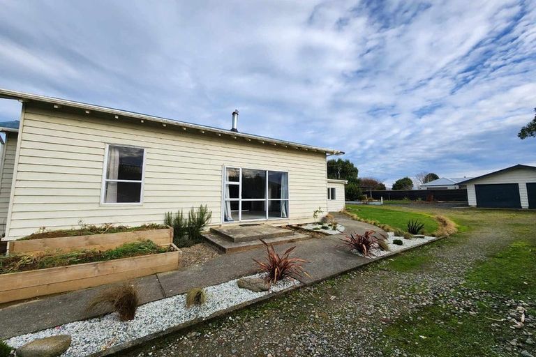 Photo of property in 46 Largs Street, Wallacetown, 9816