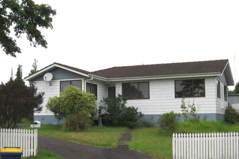 Photo of property in 6 Urban Grove, Ranui, Auckland, 0612