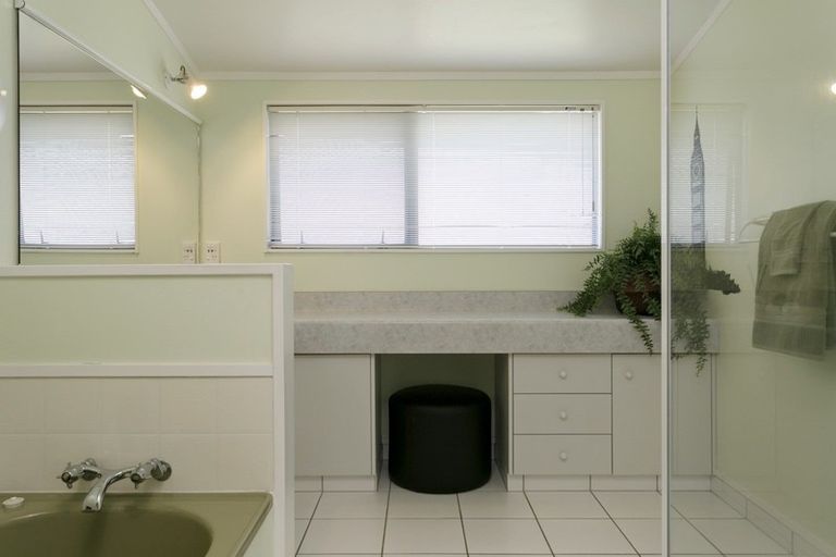 Photo of property in 25 Harvey Street, Waipahihi, Taupo, 3330