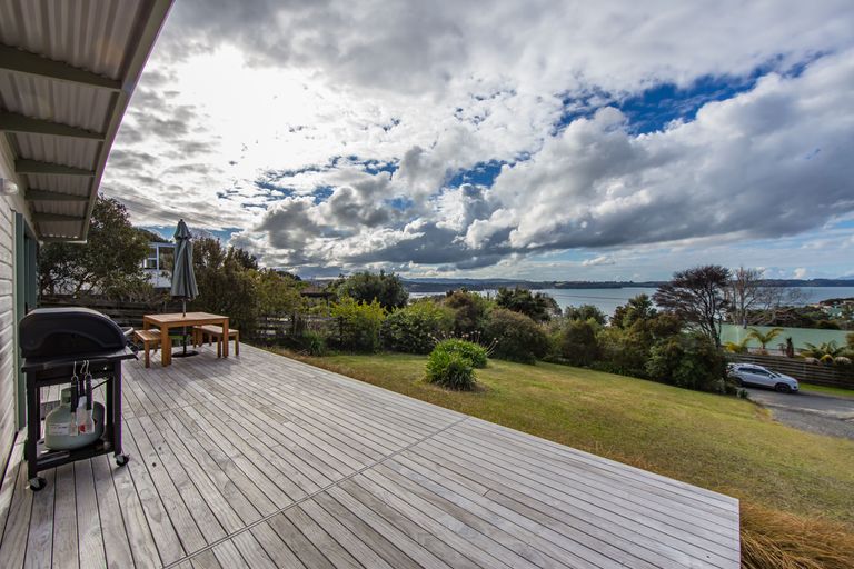 Photo of property in 20 Rangimaarie Crescent, Snells Beach, 0920